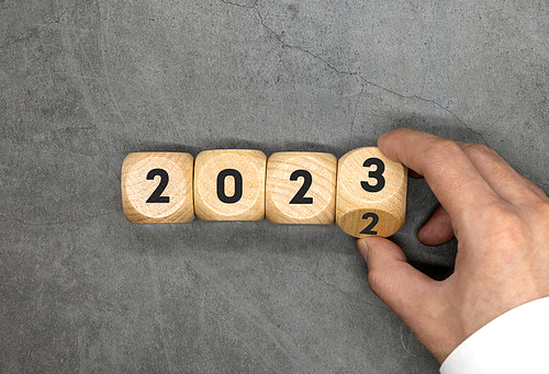 2023년으로 바뀌는 과정을 나무블럭으로 표현해보세요