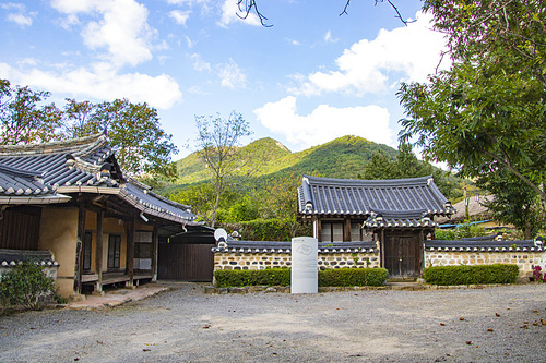 한국의 전통 민속 마을 기와집 풍경