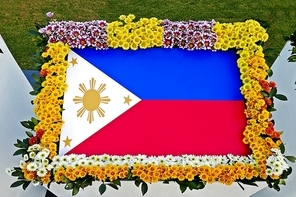 꽃으로 장식한 6.25 참전 국가의 국기,필리핀