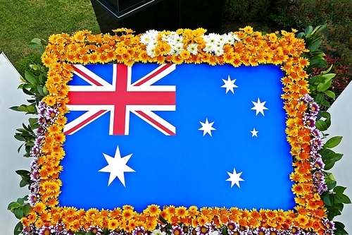꽃으로 장식한 6.25 참전 국가의 국기,호주