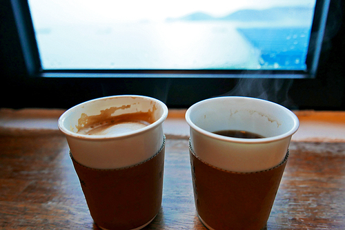 비오는 날 바다가 보이는 창가에서 그대와 커피 한잔