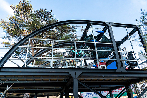 유원지의 하늘 자전거 시설