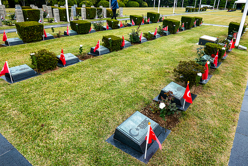 세계 유일한 유엔기념공원의 전사자 묘역에 헌화,터키