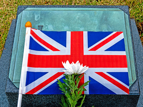 세계 유일한 유엔기념공원의 전사자 묘역에 헌화,영국