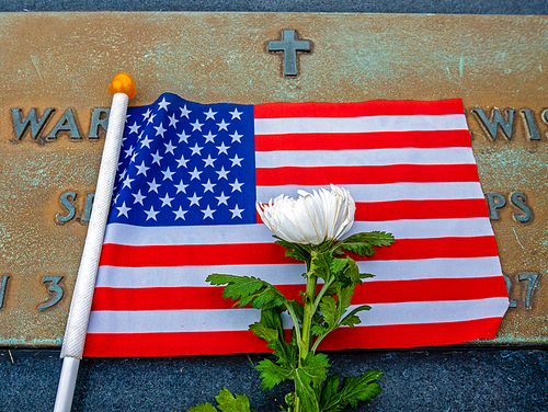 세계 유일한 유엔기념공원의 전사자 묘역에 헌화,미국