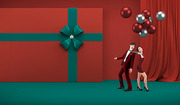 컬러풀한 가상 공간에서 크리스마스 선물상자와 포즈 취하고 있는 쇼핑 커플 이미지 그래픽 합성