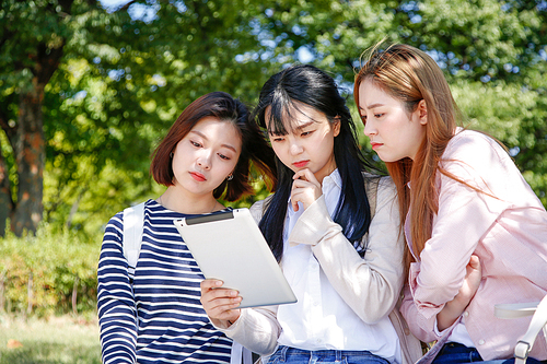여대생 175 | 유토이미지 | 상세페이지 | 베이직샵 | 사진 | 20449026