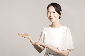 오팔세대 중년여성 뷰티 021