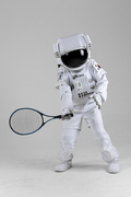 우주 생활 - 테니스 라켓을 휘두르는 우주인 전신