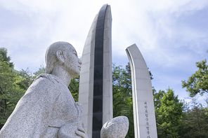 호국보훈 - 대한독립군 무명용상 위령탑과 여자 동상