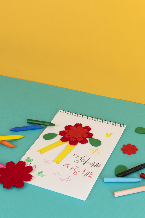 기념일오브젝트_스케치북과 꽃 사진