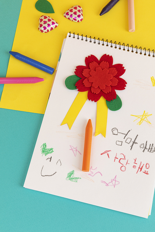 기념일오브젝트_스케치북과 꽃 사진