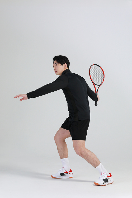 스포츠_라켓들고 있는 테니스 선수 사진