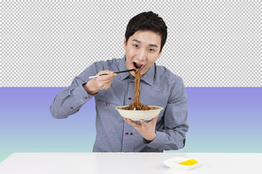 짜짱면을 먹는 남성 PNG