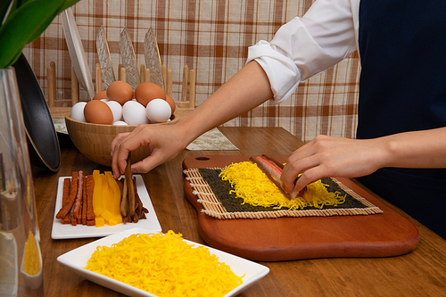 키토김밥_키토김밥 만드는 사진 이미지