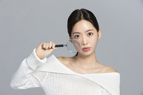 윈터뷰티_피부 고민하는 여성 사진 이미지
