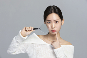 윈터뷰티_피부 고민하는 여성 사진 이미지