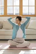 1인청년_스트레칭하는 여성 사진 이미지