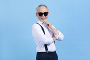 힙노년_선글라스 끼고 있는 시니어 사진 이미지