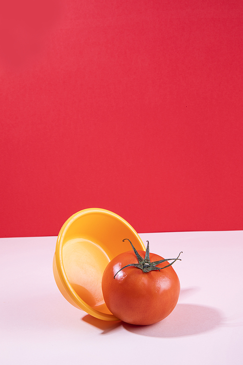 심플푸드_접시에 담긴 토마토 사진 이미지