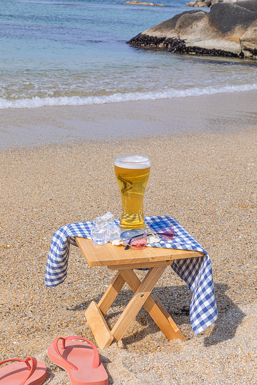 해변_바다 전경과 맥주 사진 이미지