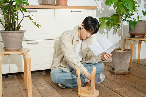 식물 키우는 취미를 가진 20대 남성