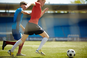 Football players outracing to take the ball