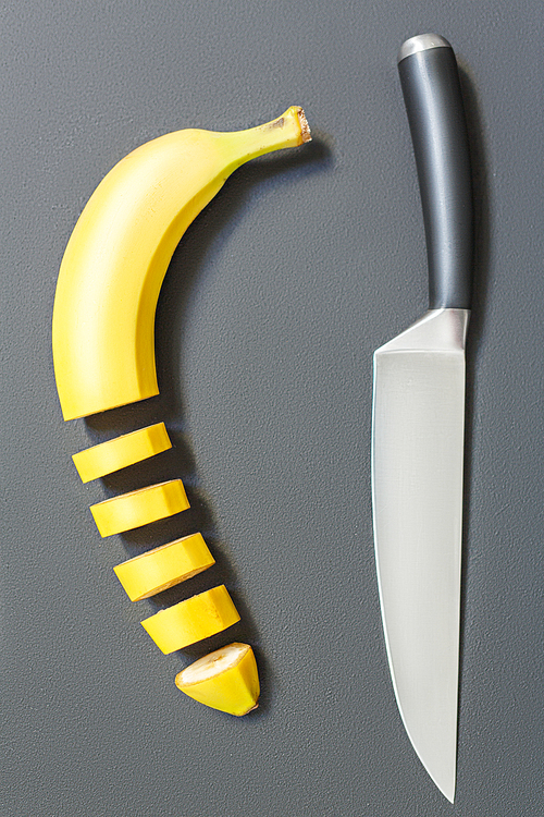 Fresh sliced banana and a knife