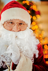 Santa asking to keep silence unless xmas comes