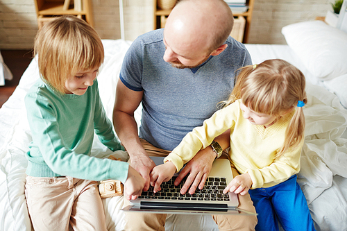 Father and two siblings networking together