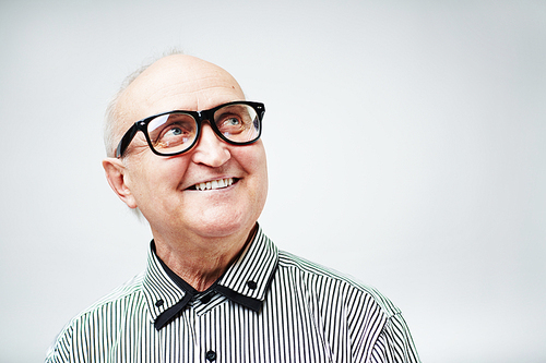 Portrait of a smiling senior man in eyeglasses