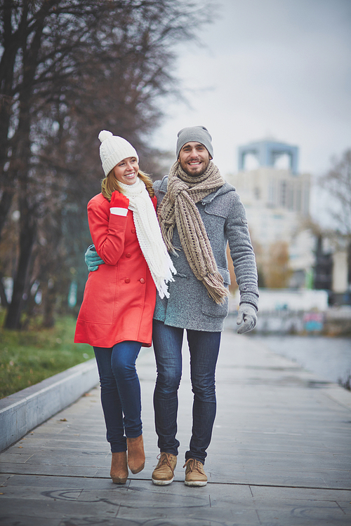 Happy dates taking a walk in the city