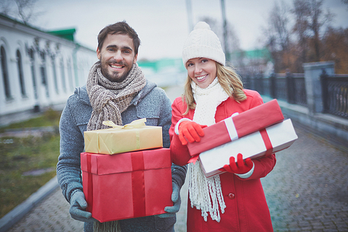 Amorous dates with giftboxes  outside