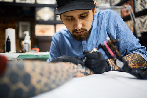 Master of tattoing concentrating during work