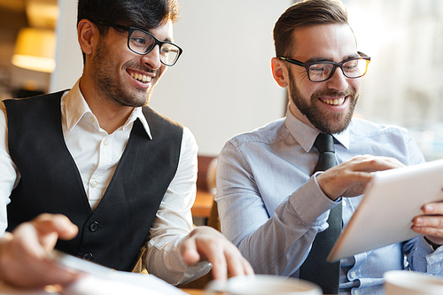 Financial managers discussing sales increase online