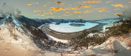 눈 덮힌 영광 법성포 물돌이의 겨울 풍경