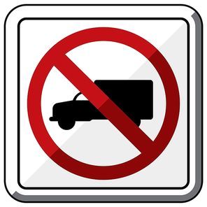 no truck parking sign