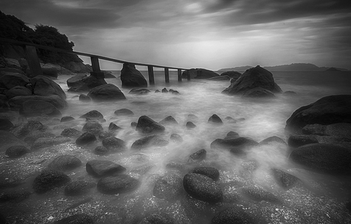 light and shadow,scenery,black and white,Long exposure,nikon,zhuhai,seascape,The storm,shoreline,dawn,Surfing,The sky,cloud,rock,Nature,The sun,Dramatic,At night,wave