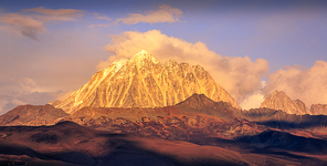 ,sichuan,scenery,Travel,wide angle,canon,color,kurachi,Mirror Mirror,Volcano,outdoors,At night,The valley,wasteland,Nature,peak,mountain peak,Far away,rock,The sun.