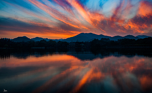 symmetry,scenery,Travel,wide angle,Long exposure,nikon,color,hangzhou,sunset catcher,You send the map, I print it, I taste the art,The sky,The sun,outdoors,bright,Comfortable weather,beautiful sceneries,light,shan