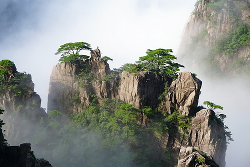 scenery,huangshan,No one,Nature,outdoors,landscape,summertime,rock,The sky,tree,Tropical,waterfall,pastoral,Tourism,Mist,fog,The cliff,Holiday,island,pastime