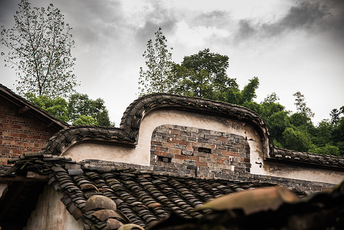 Deutsching - located in the Nanchuan District of Chongqing, Dao Feng Town, according to the Nanchuan City area more than 60 kilometers. The Tokugawa was built here by Liu Ruiting (also known as the German star) during the reign of the Qing Emperor. It was built in 1876 and completed 20 years ago. It occupies an area of more than 10 acres and covers a total area of 2800 square meters. Liu Ruiting i