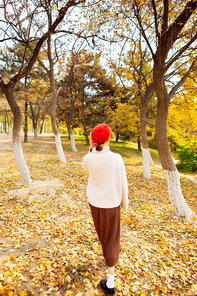 Mr. Laosha said that he must live in Beiping in autumn. I don't know what heaven looks like, but in my opinion, Beiping is a paradise. A golden golden fairy tale is the most beautiful gift for your girlfriend this fall?