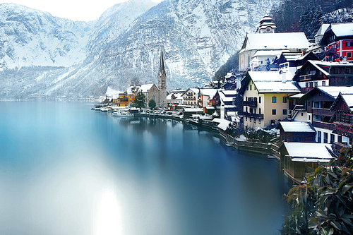 scenery,Travel,construction,snowscape,hallstatt,I'm going to be on the screen,2018 Water World Cinematography,shan,The river,outdoors,Tourism,The sky,Nature,Winter,beautiful sceneries,The house,tree,fjord,Small town,Holiday.
