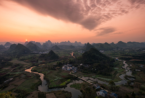 sunset clouds,guilin,scenery,color,yangshuo,dawn,The city,outdoors,waters,The sky,The house,Nature,At night,construction,Small town,tree,fog,xiaoshan,Daylight,The valley.