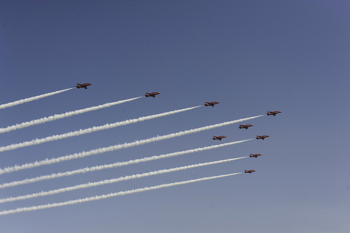 Zhuhai Airshow Although I do not understand these aircraft, but the next fan seems to be very excited, the aircraft in the head 50m flies overhead, the huge roar, the ground is shaking, it is also fun, the next teachers are all 800, 600, 70-200, the first is 150-600, I only have a 1000-odd dragon A005, I feel ashamed, I had to hide in a corner shot a few...