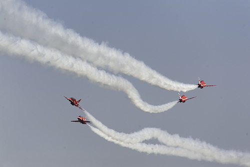 Zhuhai Airshow Although I do not understand these aircraft, but the next fan seems to be very excited, the aircraft in the head 50m flies overhead, the huge roar, the ground is shaking, it is also fun, the next teachers are all 800, 600, 70-200, the first is 150-600, I only have a 1000-odd dragon A005, I feel ashamed, I had to hide in a corner shot a few...