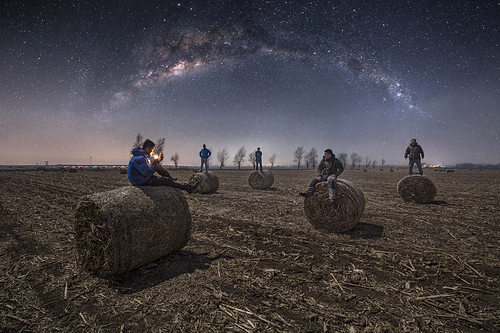 ,starry sky,scenery,wide angle,canon,Emotions,shenyang,tsutra,season one of the lai lui photo contest,one,The farm,pastime,means of transportation,Travel,dawn,Group (abstract),At night,agriculture,children
