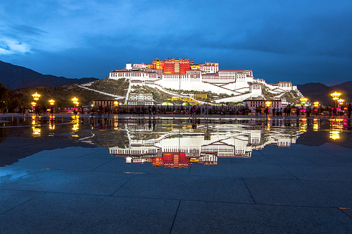 potalapalace,lassa,tibetandistrict,xizang,scenery,construction,color,Tibetanstylephotocontest,Noone,building,outdoors,eyesight,Sanctuary,Atnight,marina,Smalltown,Boat,shoreline,twilight