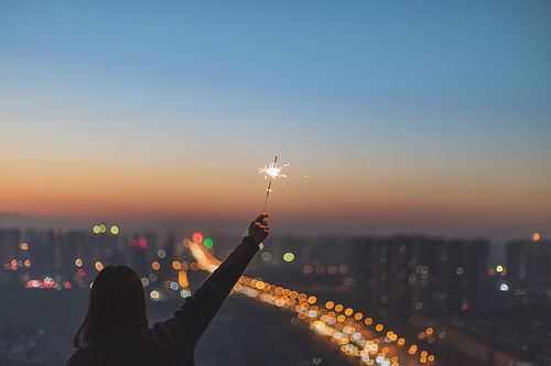portrait,Hey, girl,canon,The city,Fireworks,color,aestheticism,shijiazhuang,Fairy,The sun,Holiday,street,twilight,The beach,silhouette,The sea,backlight,outdoors,Let's move.